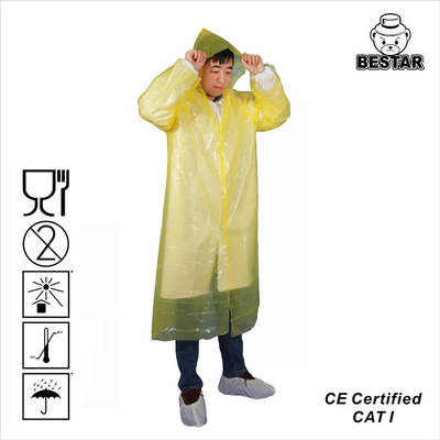防水PEプラスチック使い捨て可能な雨ポンチョはフードによってガウンを着る